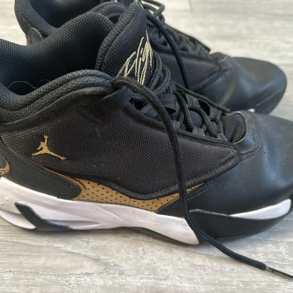 Nike Jordan Max Aura boys basketball shoes size 6.5Y